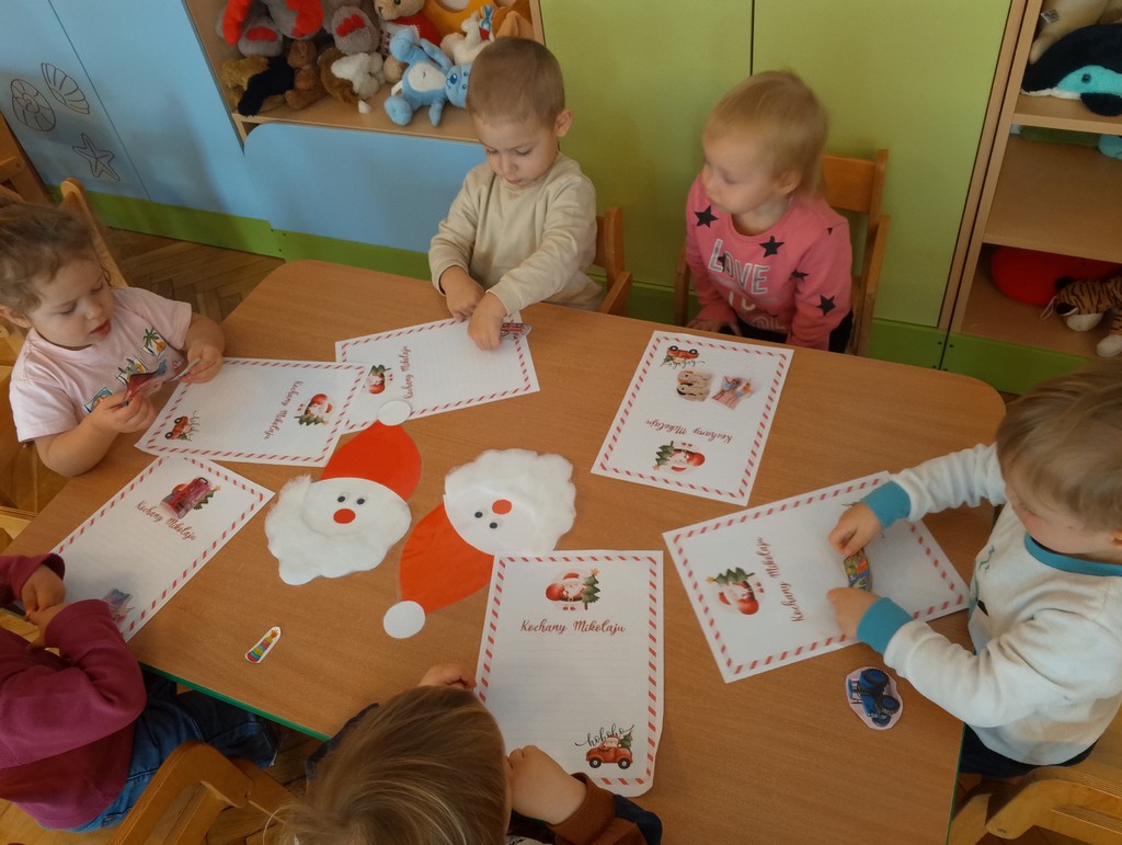 Motylki piszą list do Świętego Mikołaja