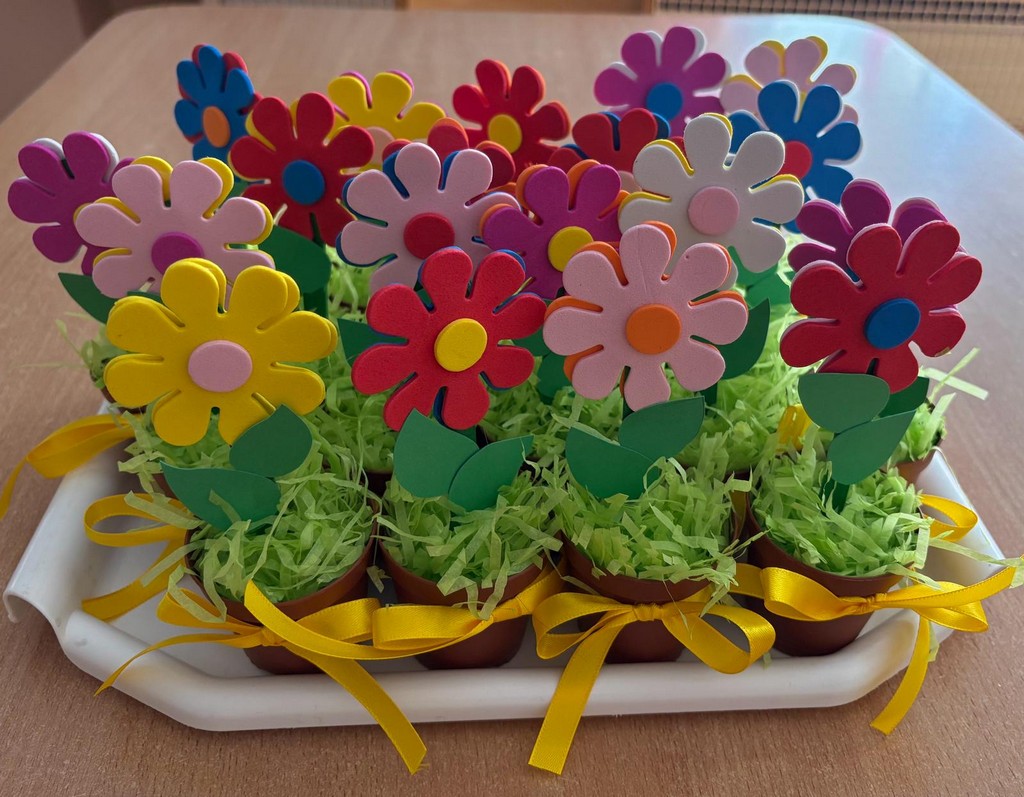 Prace plastyczne z okazji Dnia kobiet w Motylkach