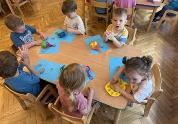 Zajęcia z gliną w grupie Motylki