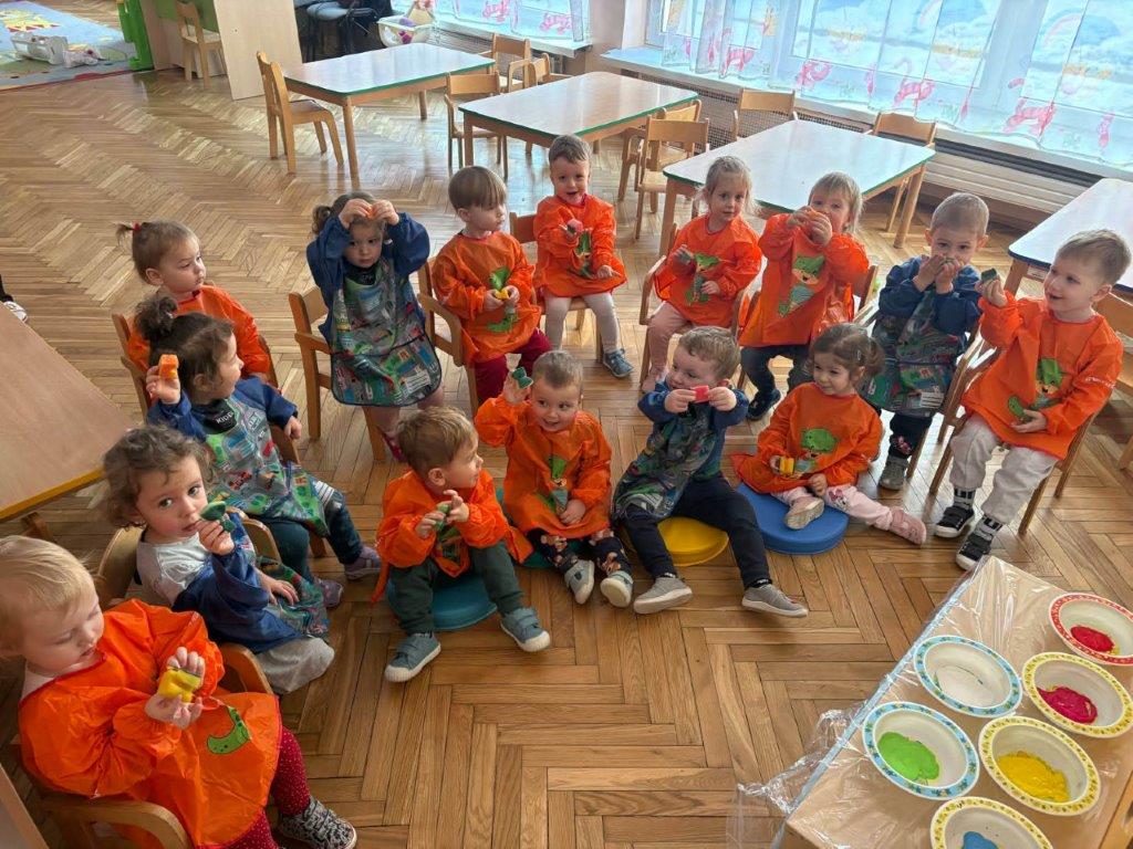 Zajęcia plastyczne w grupie Motylki