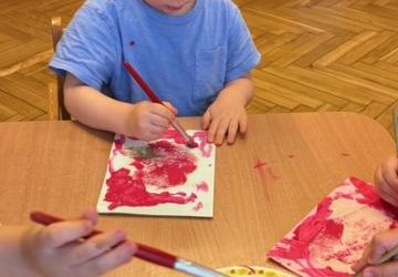 Malowanie obrazów kaszą manną i farbą