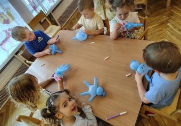Dmuchane ośmiornice w grupie Motylki