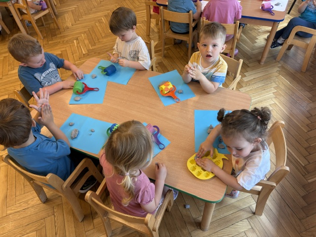 Zajęcia z gliną w grupie Motylki